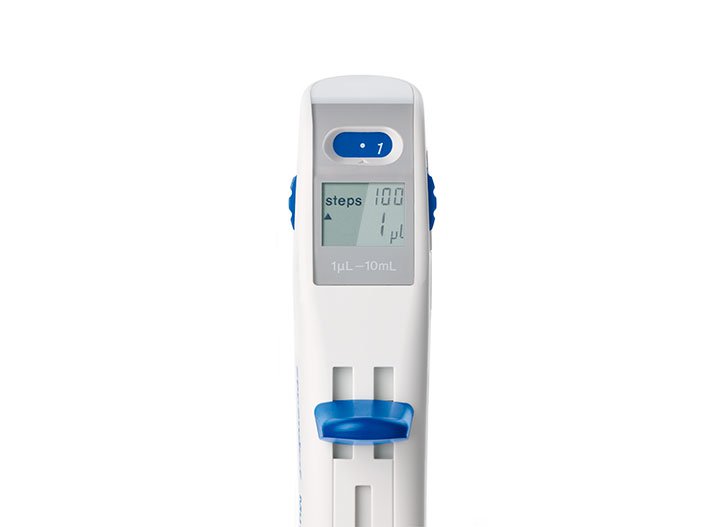 Multipette M4 Manual Dispenser with innovative pedometer. The ergonomic layout of the controls allows one-handed operation.