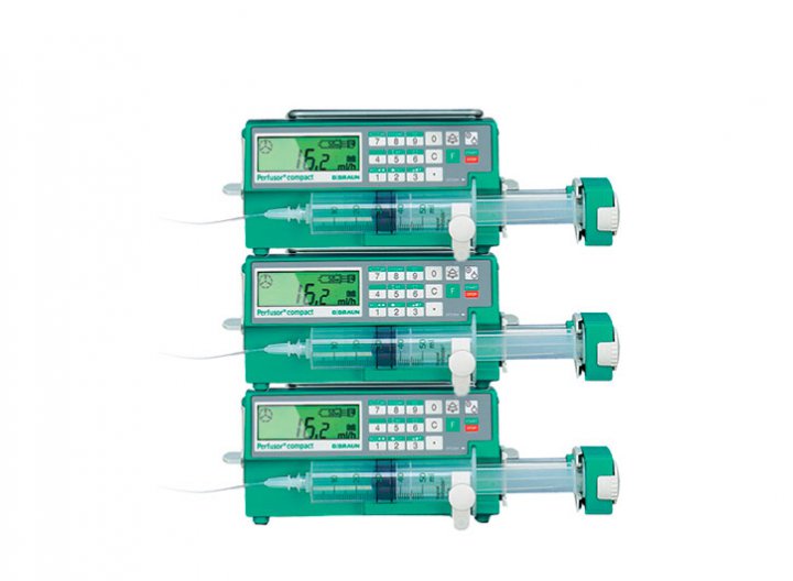 Perfusor Compact Flexible precision syringe pump. The integrated connector system allows linkage of three pumps to one power package. 