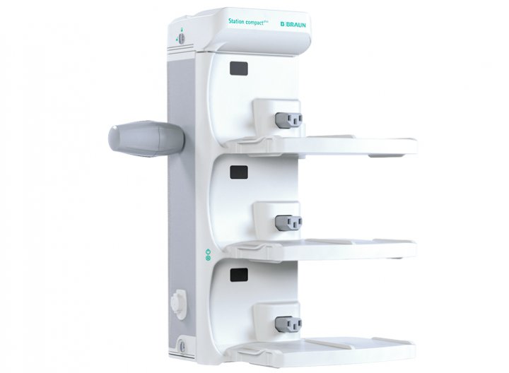 Station Compact Plus Docking station for 1-3 infusion pumps. The tool-free installation of up to 6 stations, in one or two columns, enables easy and fast data communication with a maximum of 18 infusion pumps. 